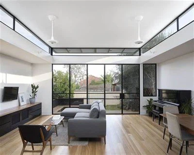 Metāla saliekamo durvju ārpuse